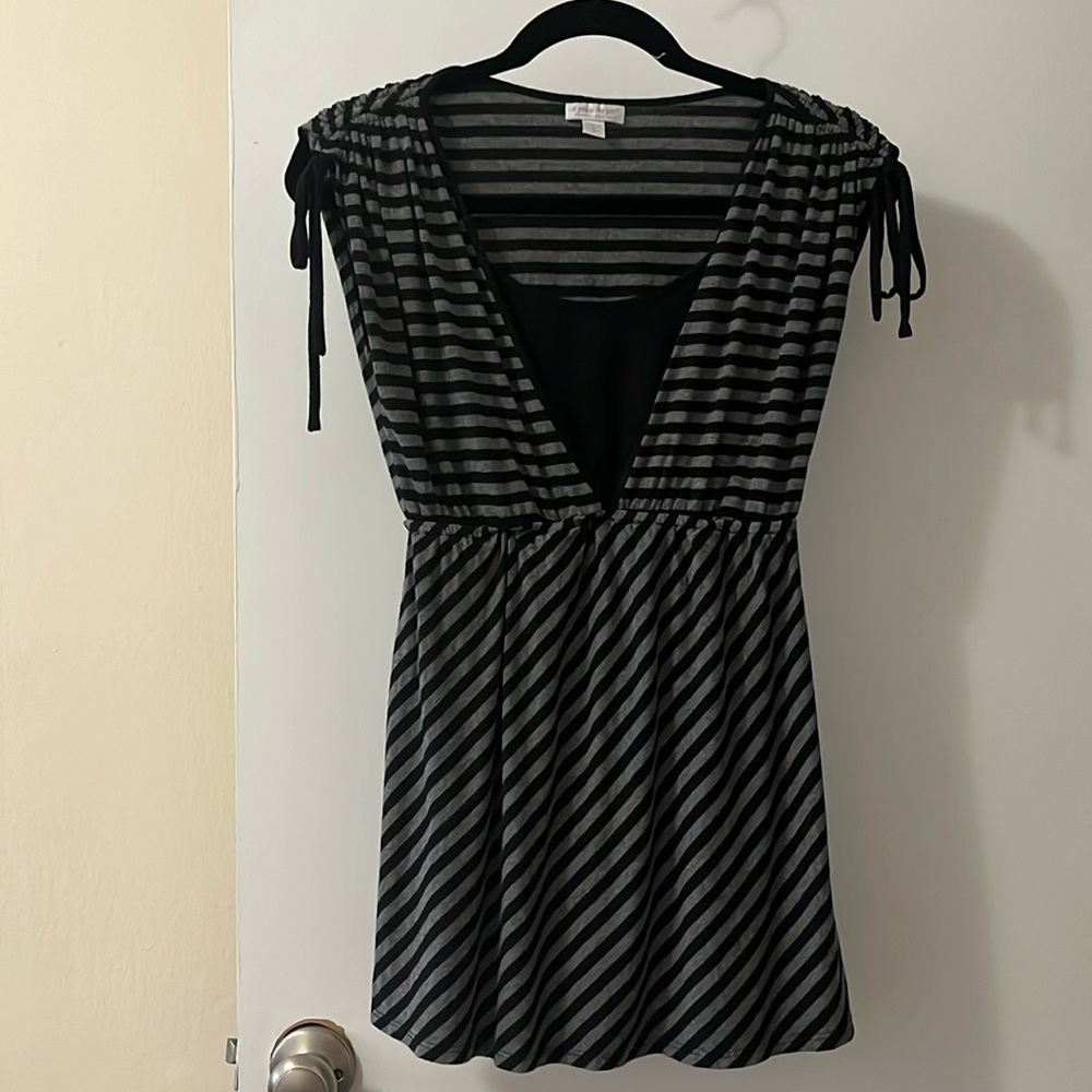 A Pea In The Pod Women’s Maternity Shirt - size M